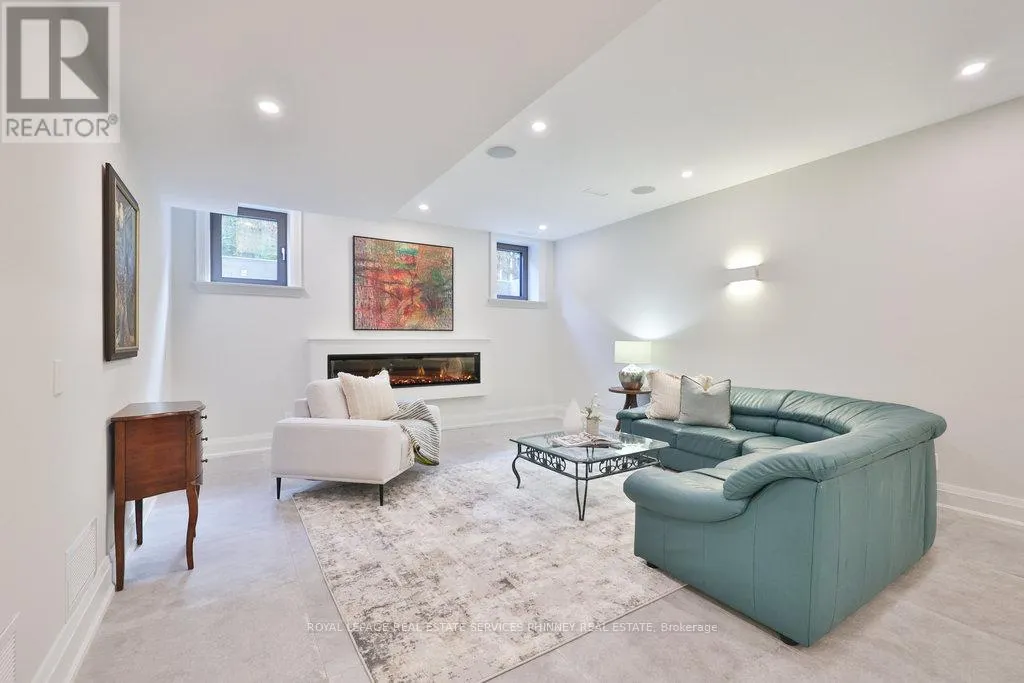 1456 APPLEWOOD ROAD