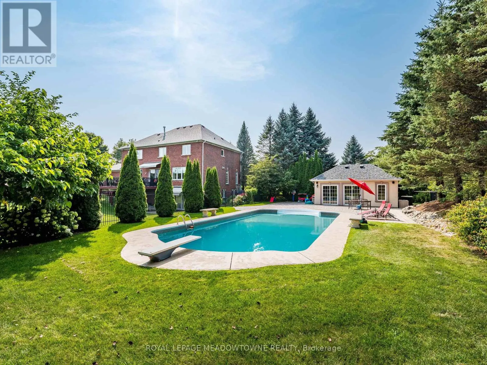 8 DEER RUN CRESCENT
