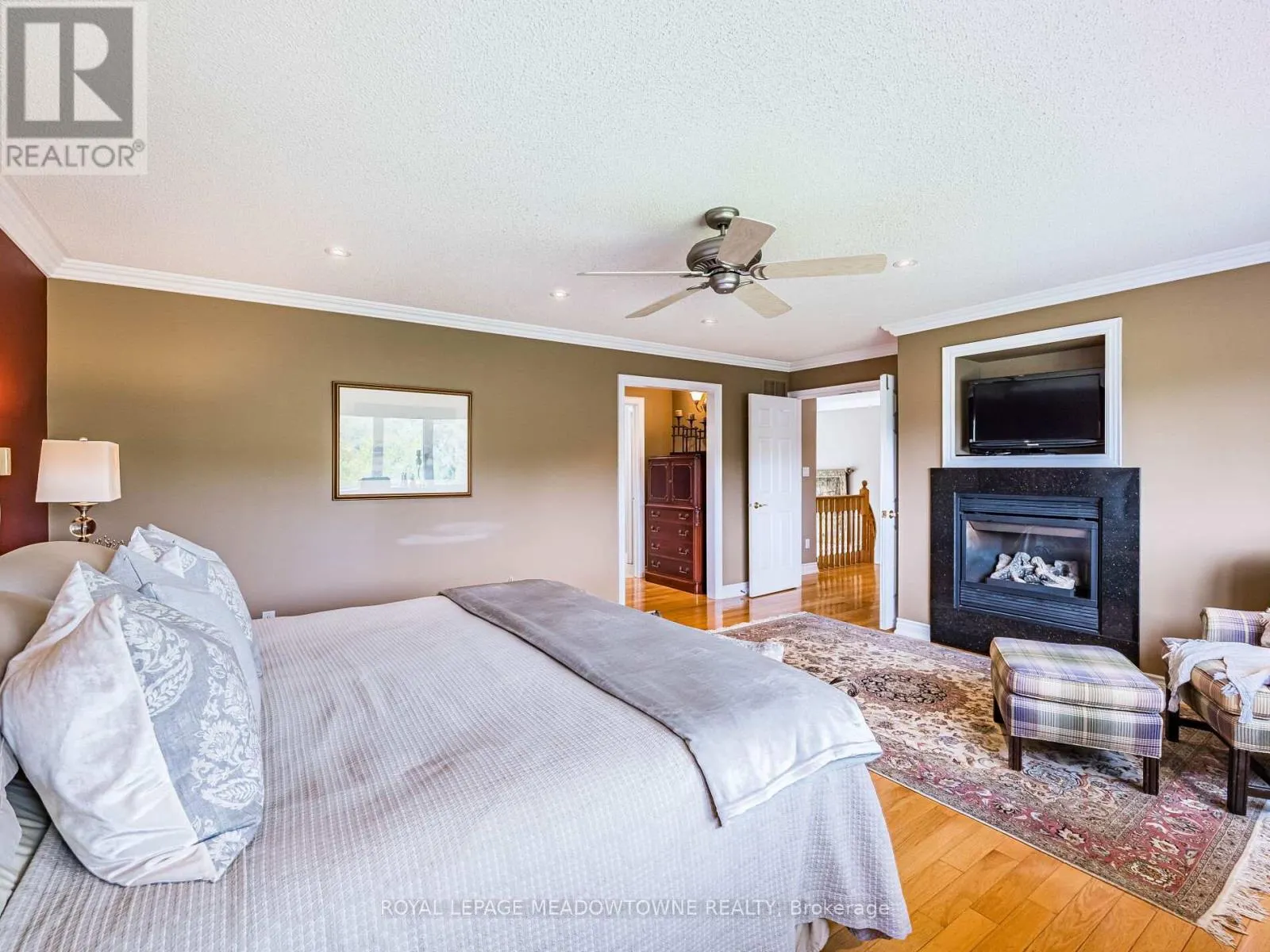 8 DEER RUN CRESCENT