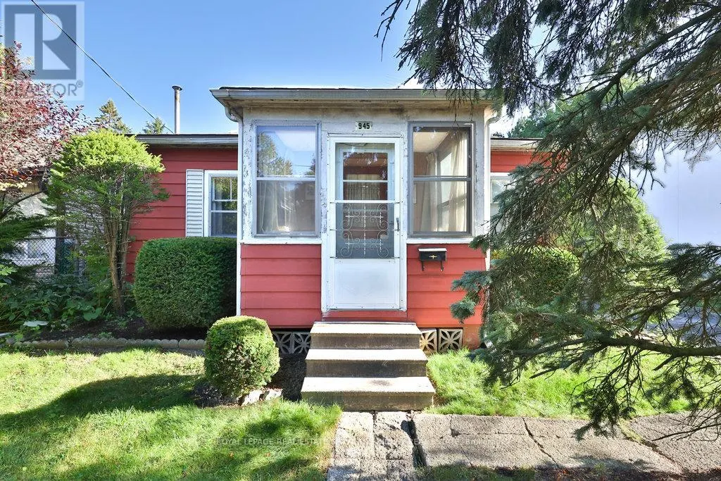 945 BEECHWOOD AVENUE