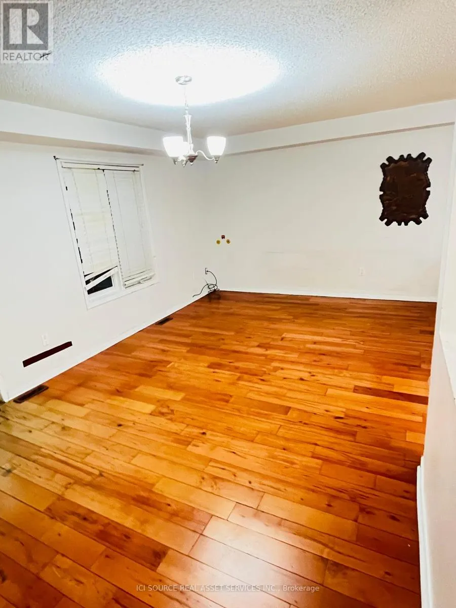 UPPER - 40 TREASURE DRIVE