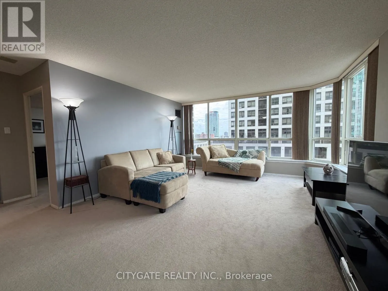 612 - 55 ELM DRIVE