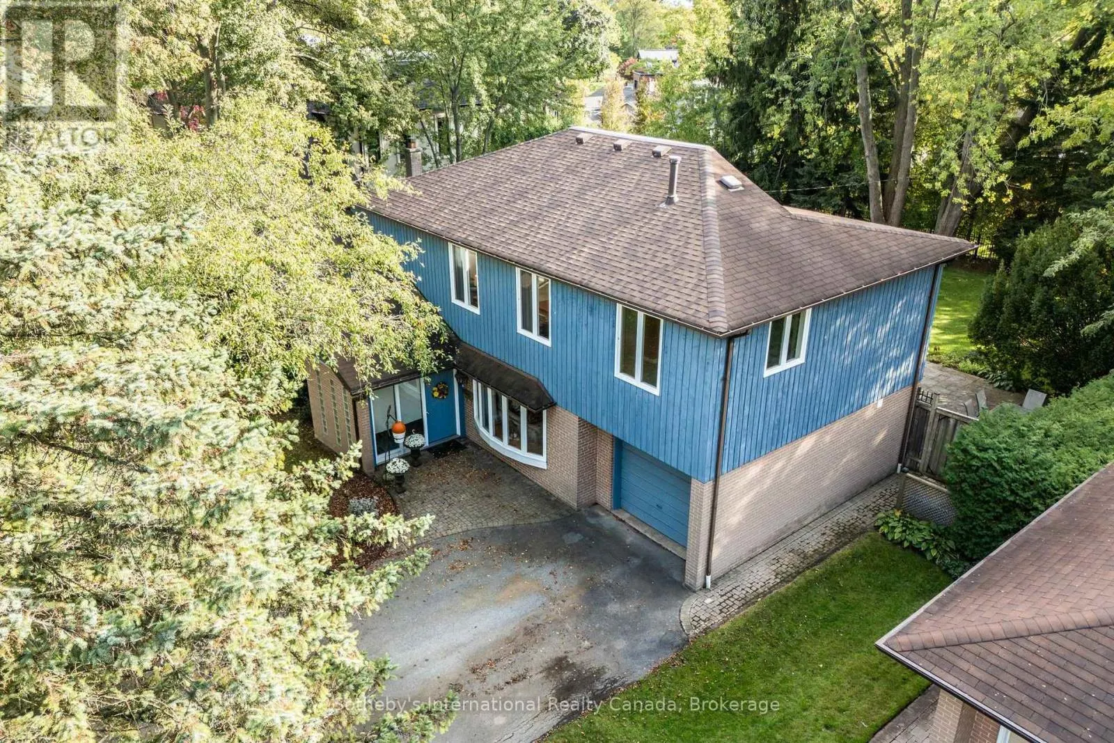 98 SELGROVE CRESCENT