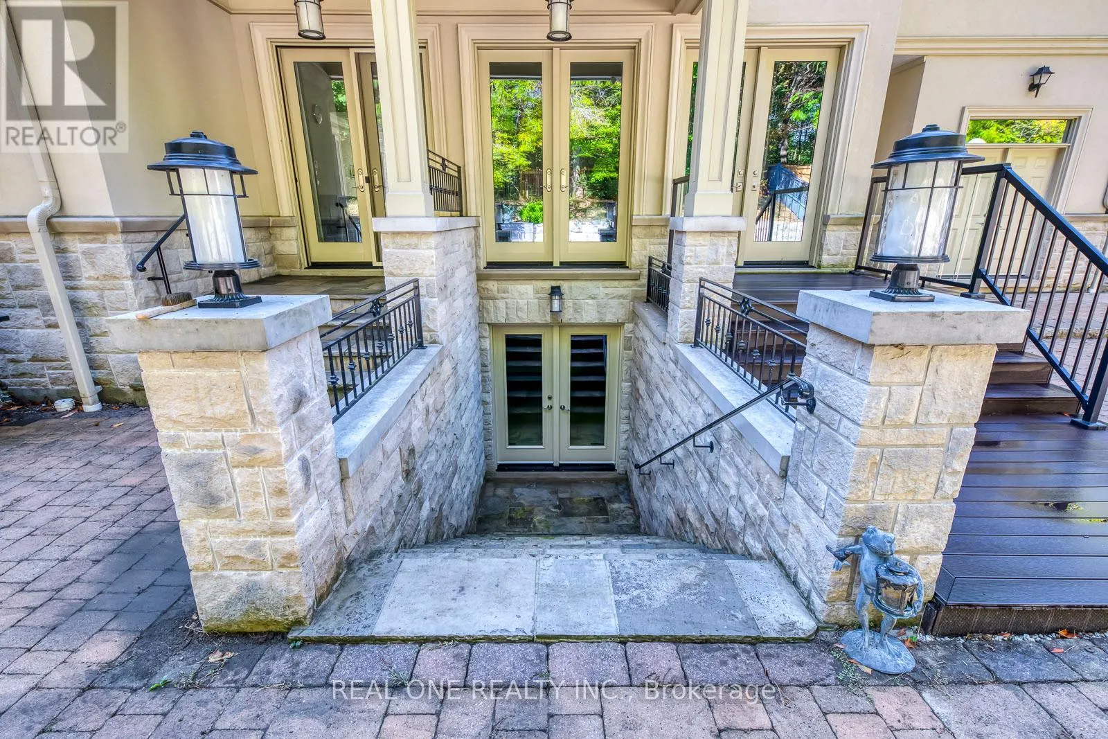 767 PARKLAND AVENUE