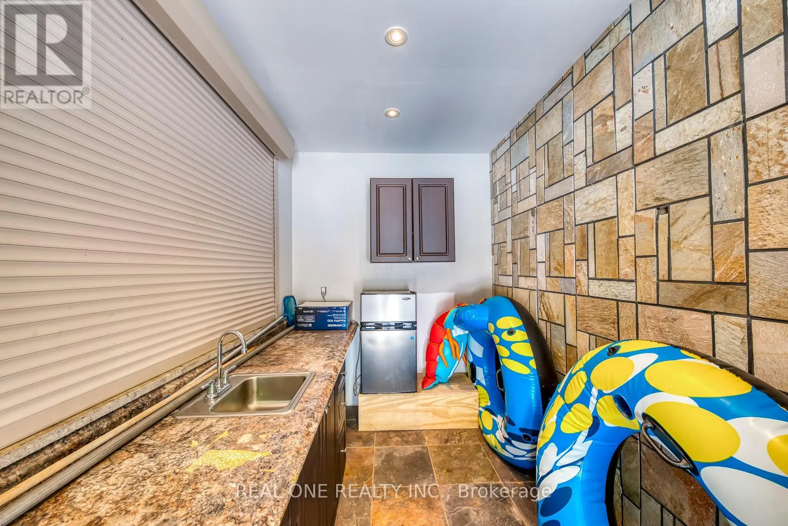 767 PARKLAND AVENUE