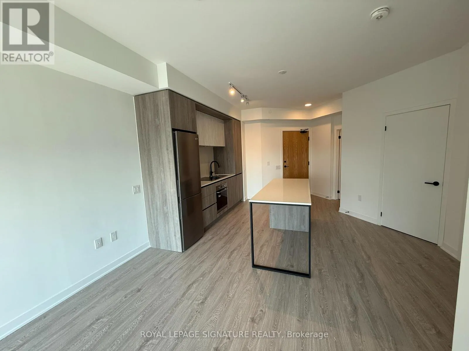 1406 - 2495 EGLINTON AVENUE W