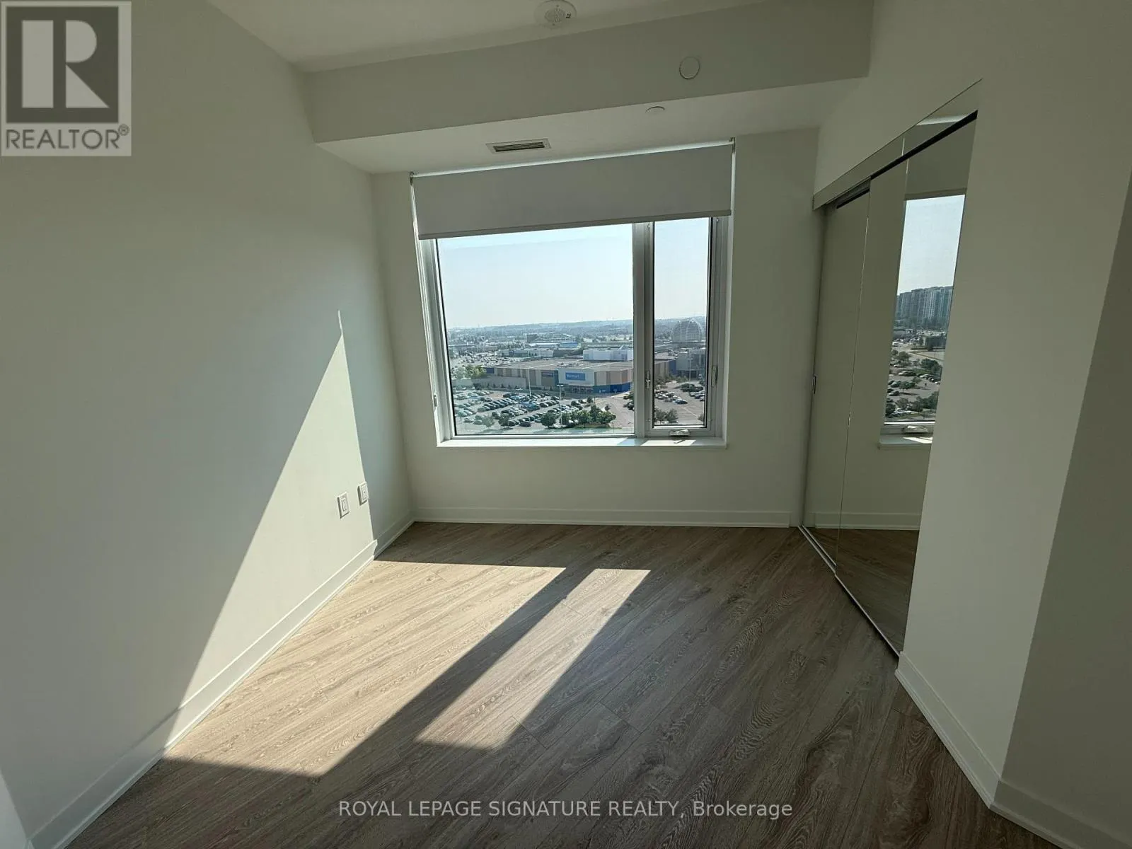 1406 - 2495 EGLINTON AVENUE W