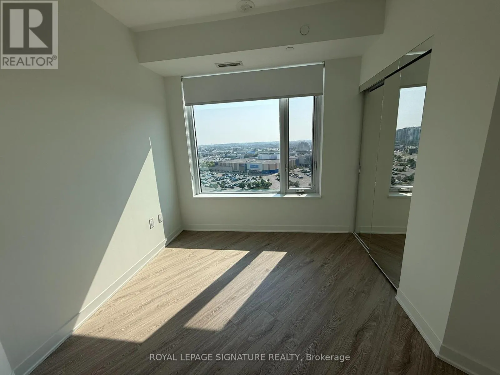 1406 - 2495 EGLINTON AVENUE W