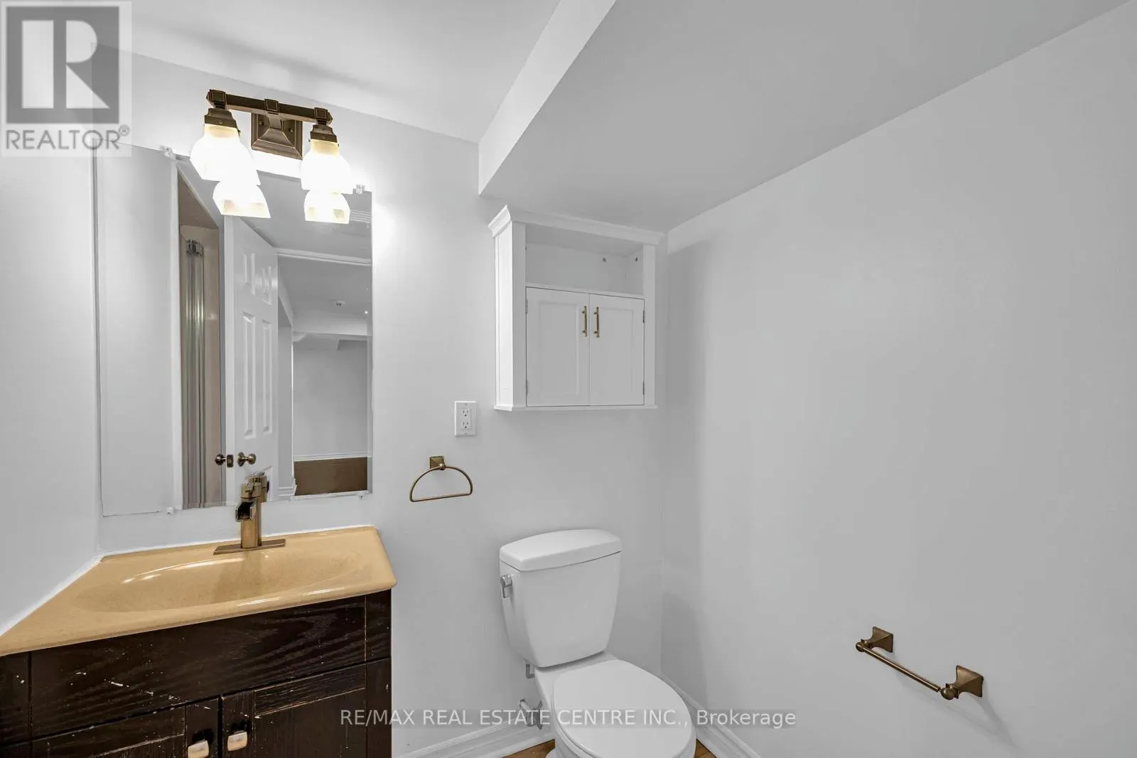 425 BUSSEL CRESCENT