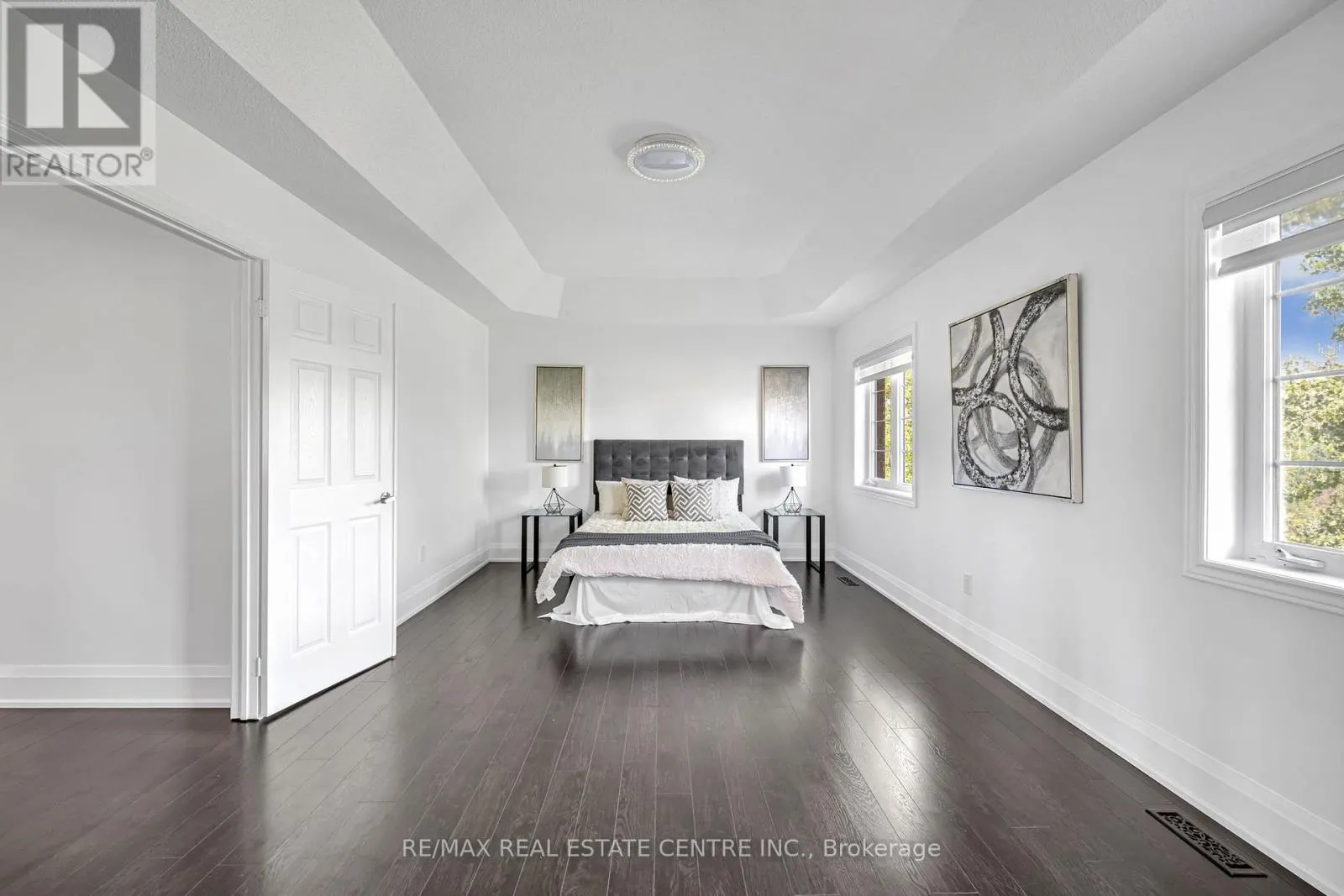 425 BUSSEL CRESCENT
