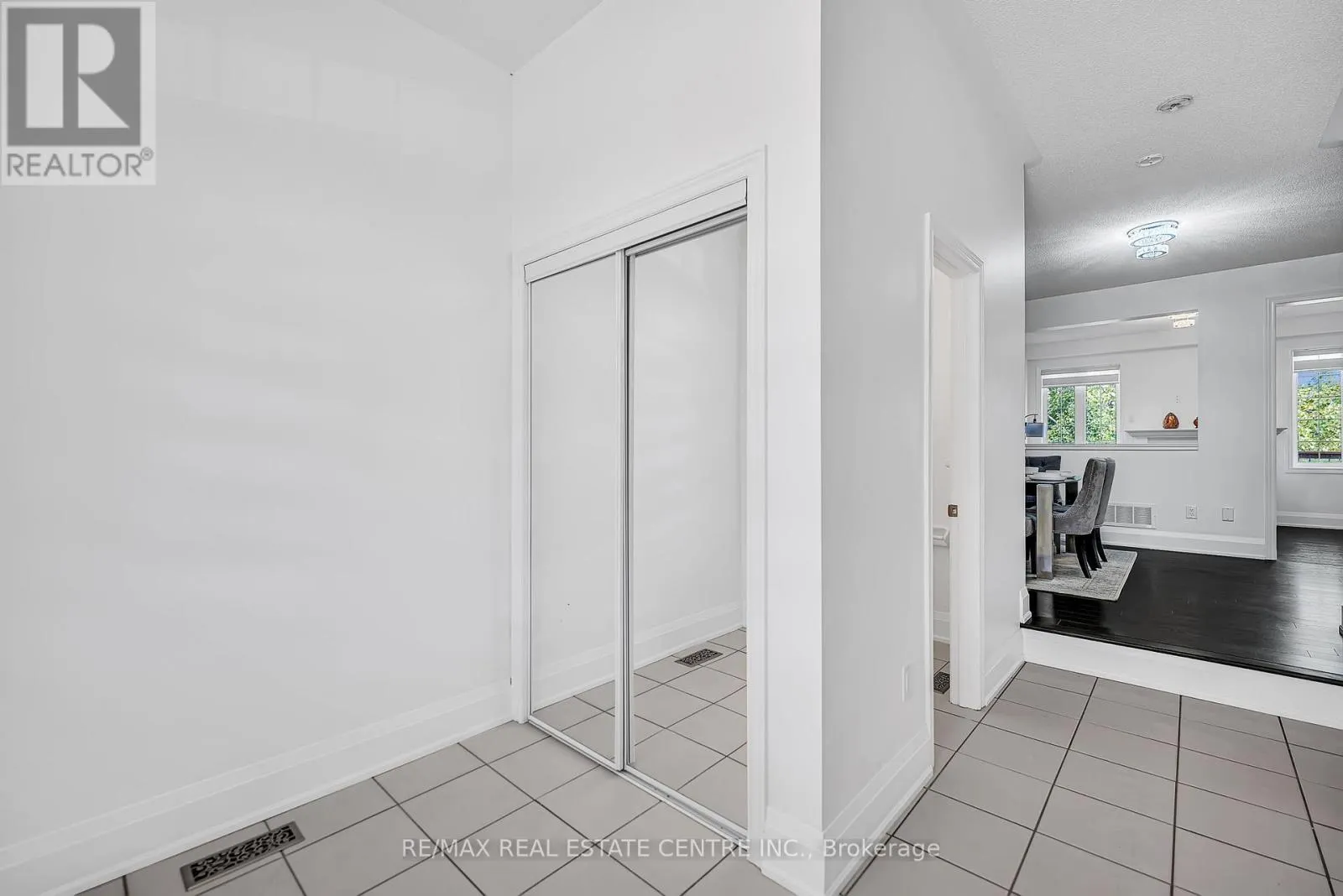 425 BUSSEL CRESCENT