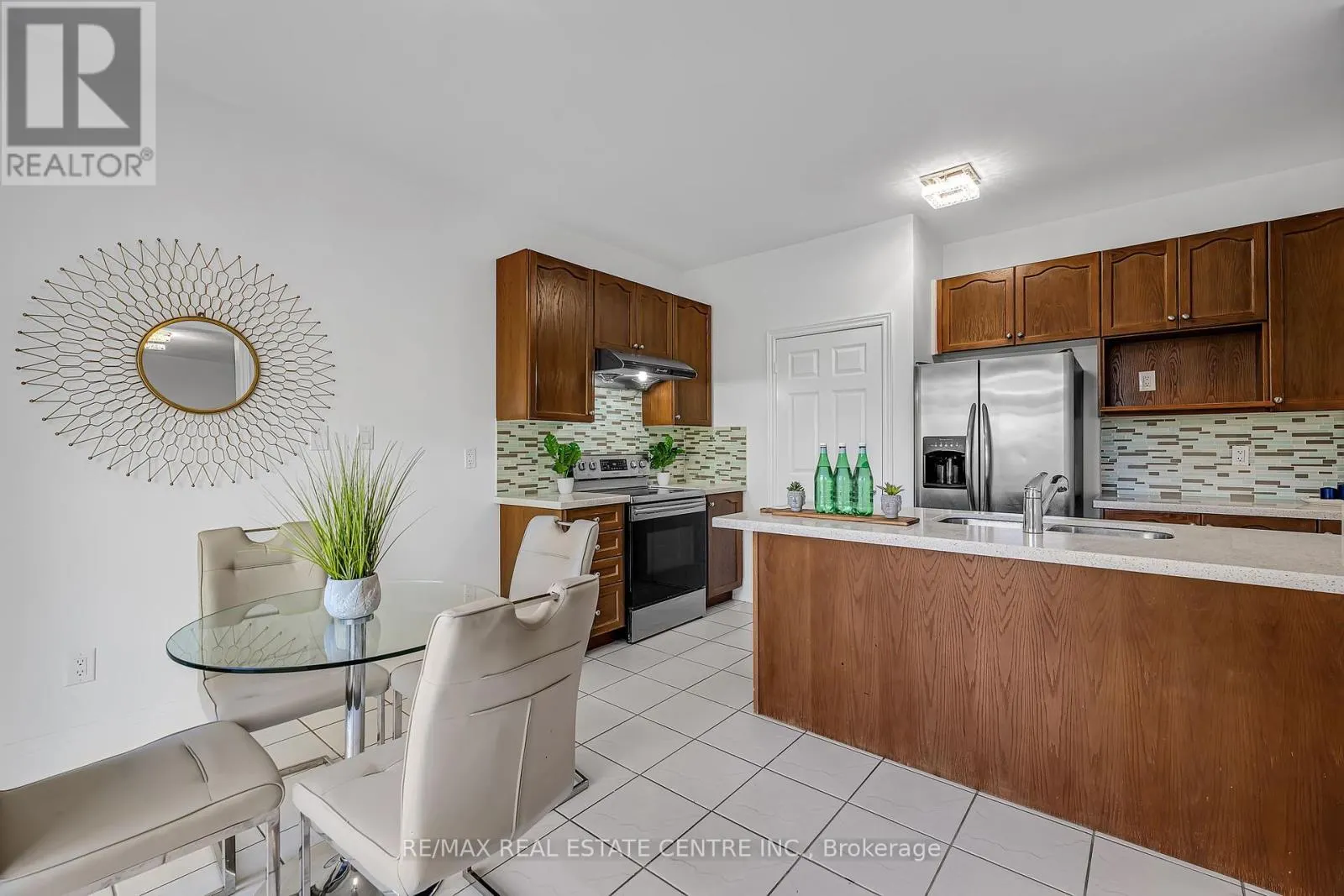 425 BUSSEL CRESCENT