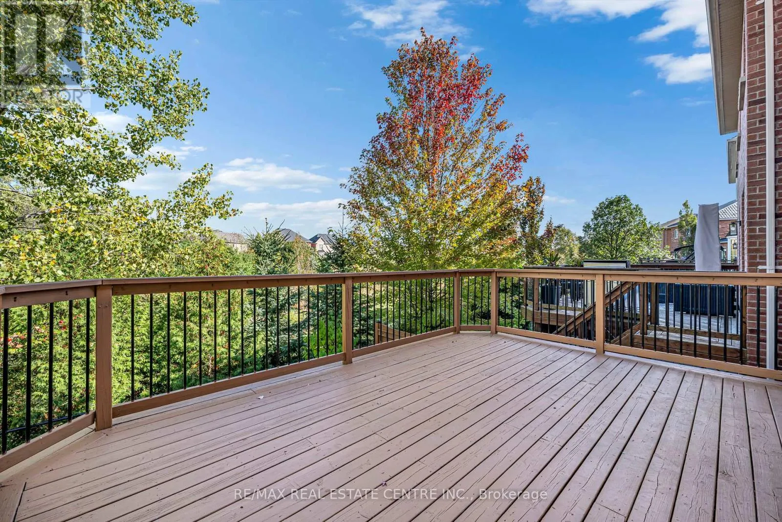 425 BUSSEL CRESCENT