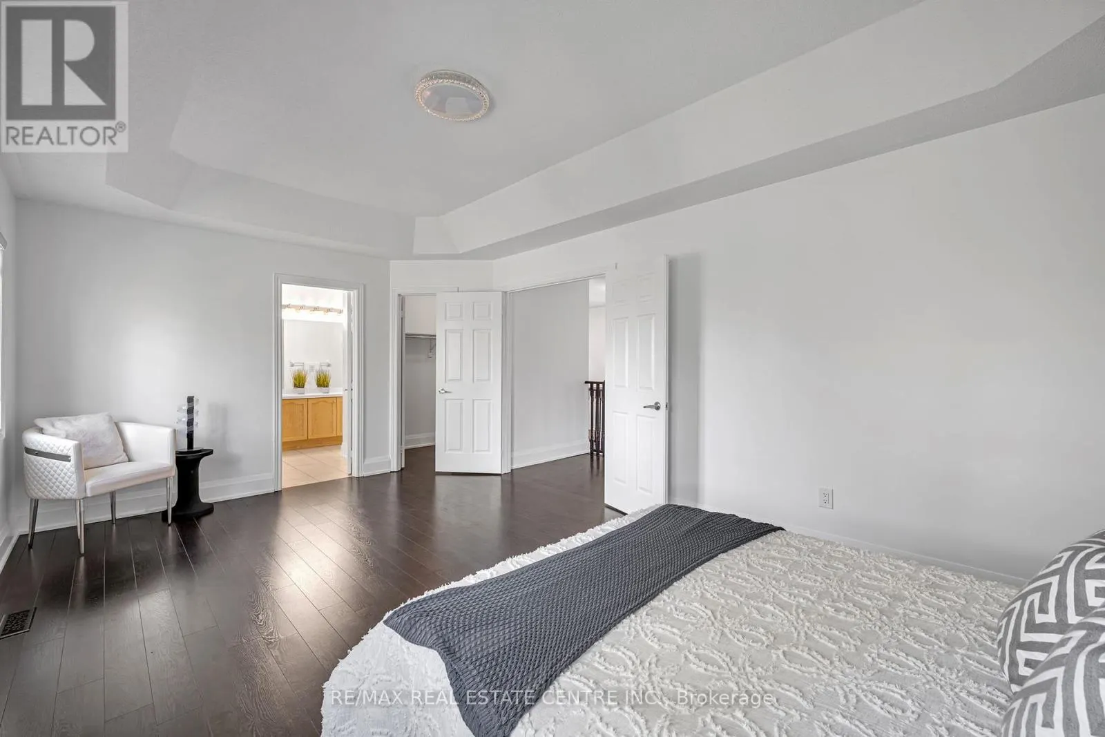 425 BUSSEL CRESCENT