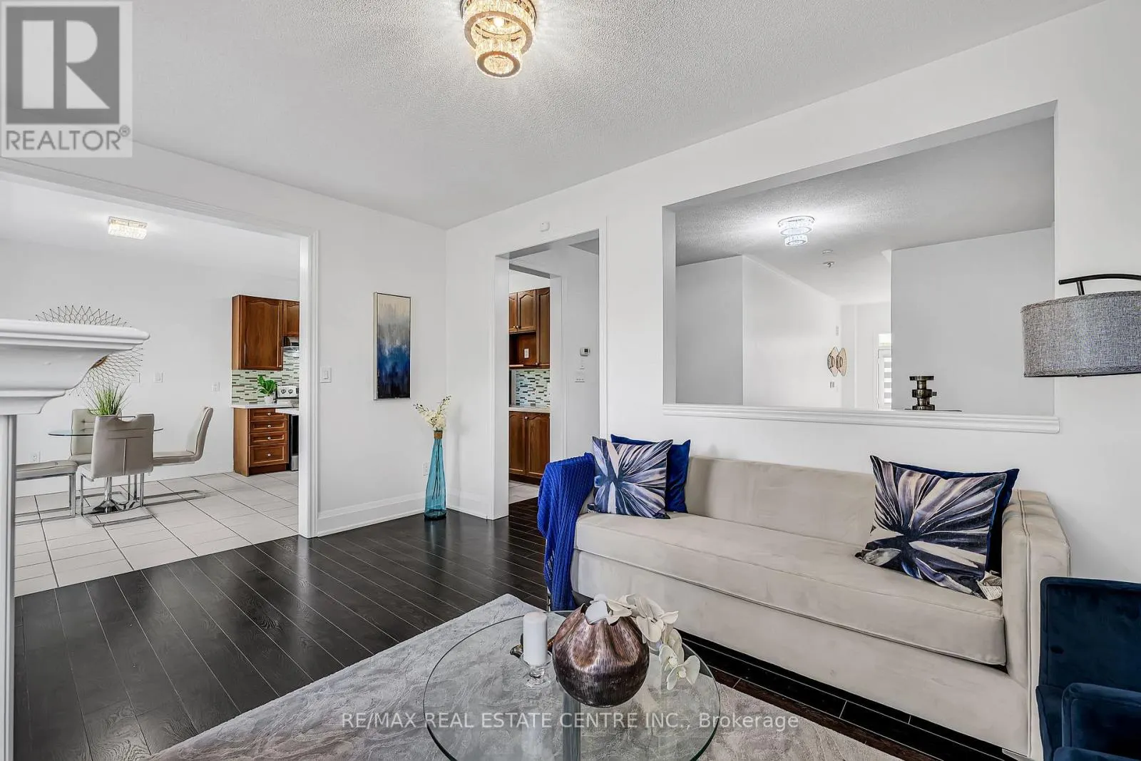 425 BUSSEL CRESCENT