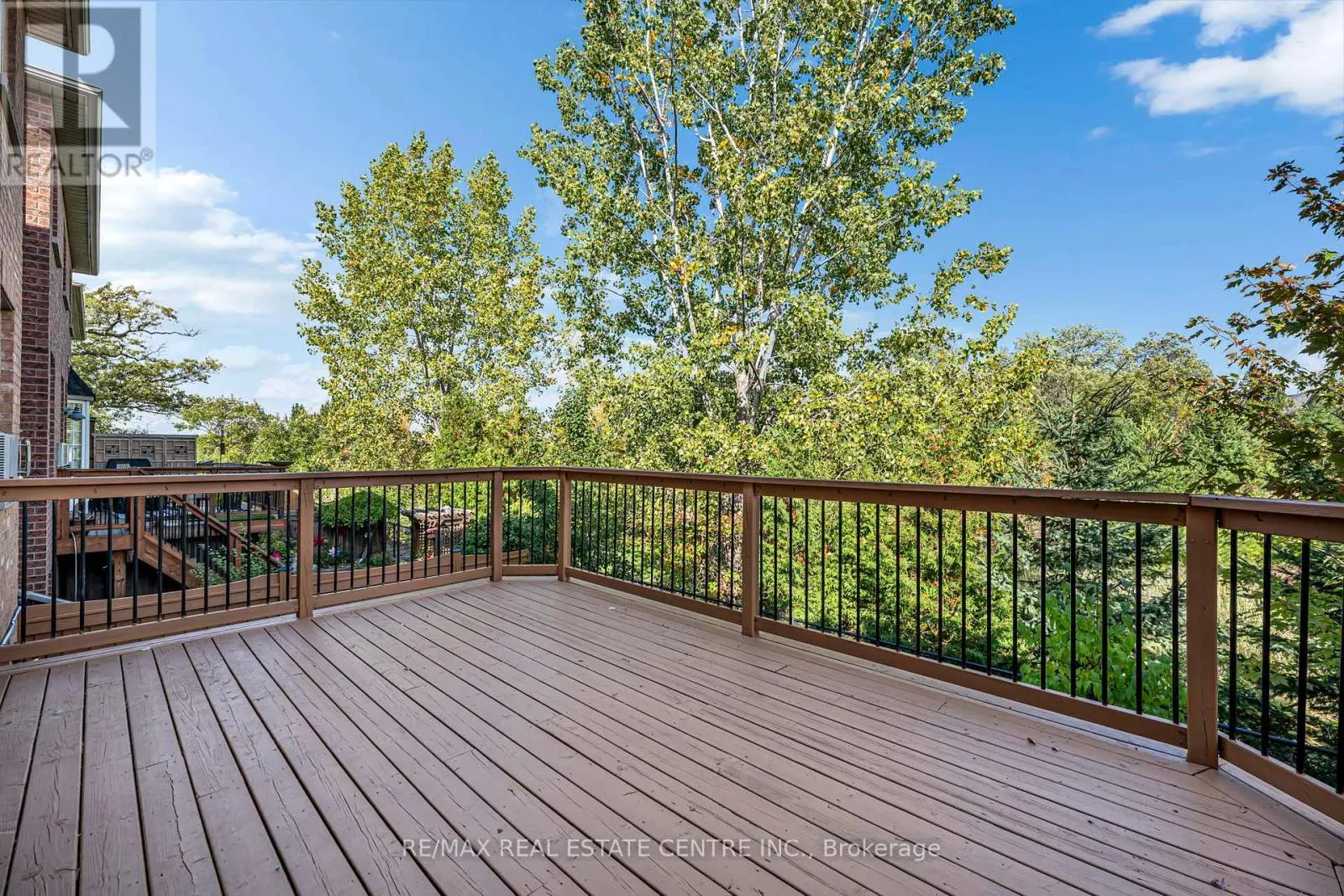 425 BUSSEL CRESCENT