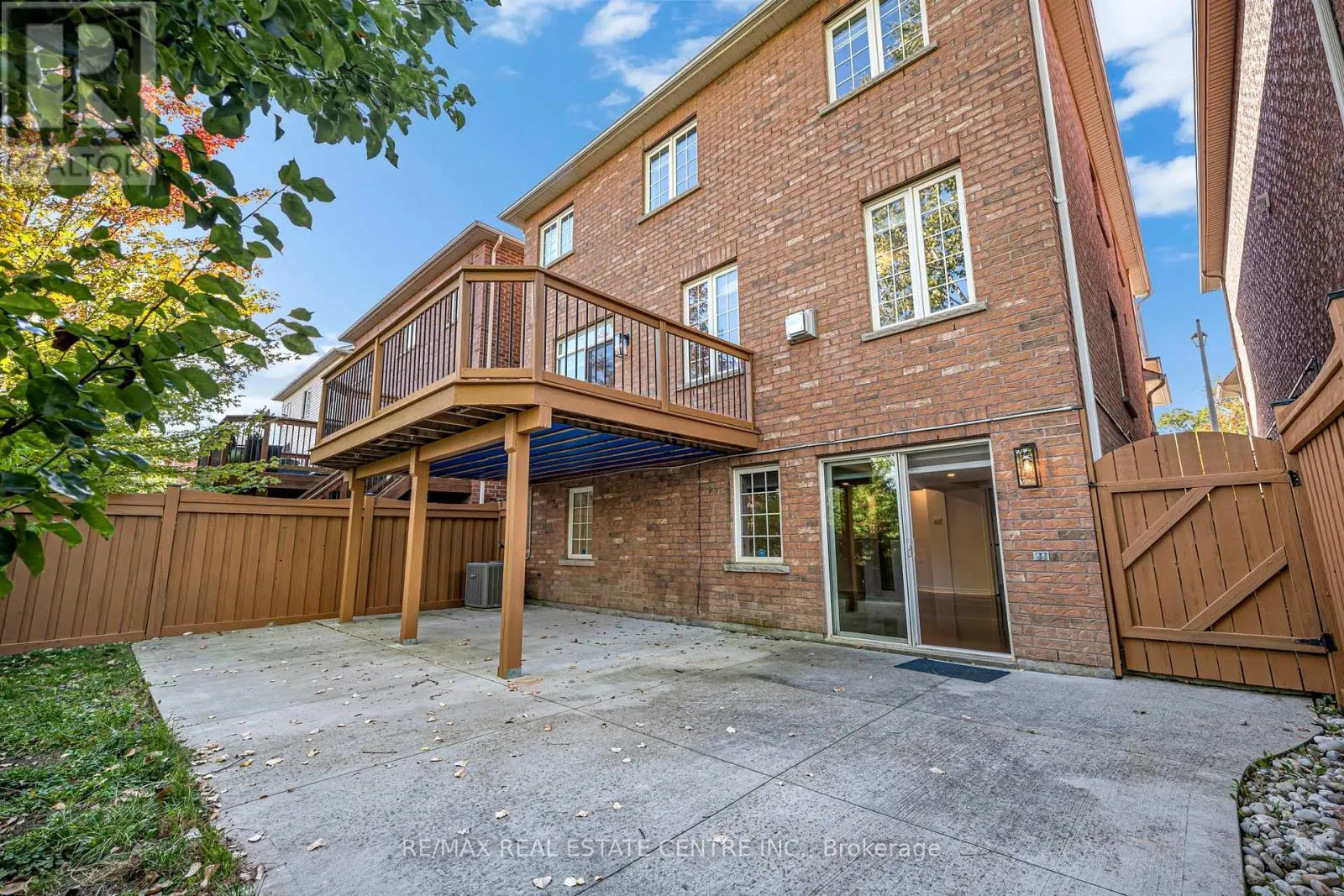 425 BUSSEL CRESCENT