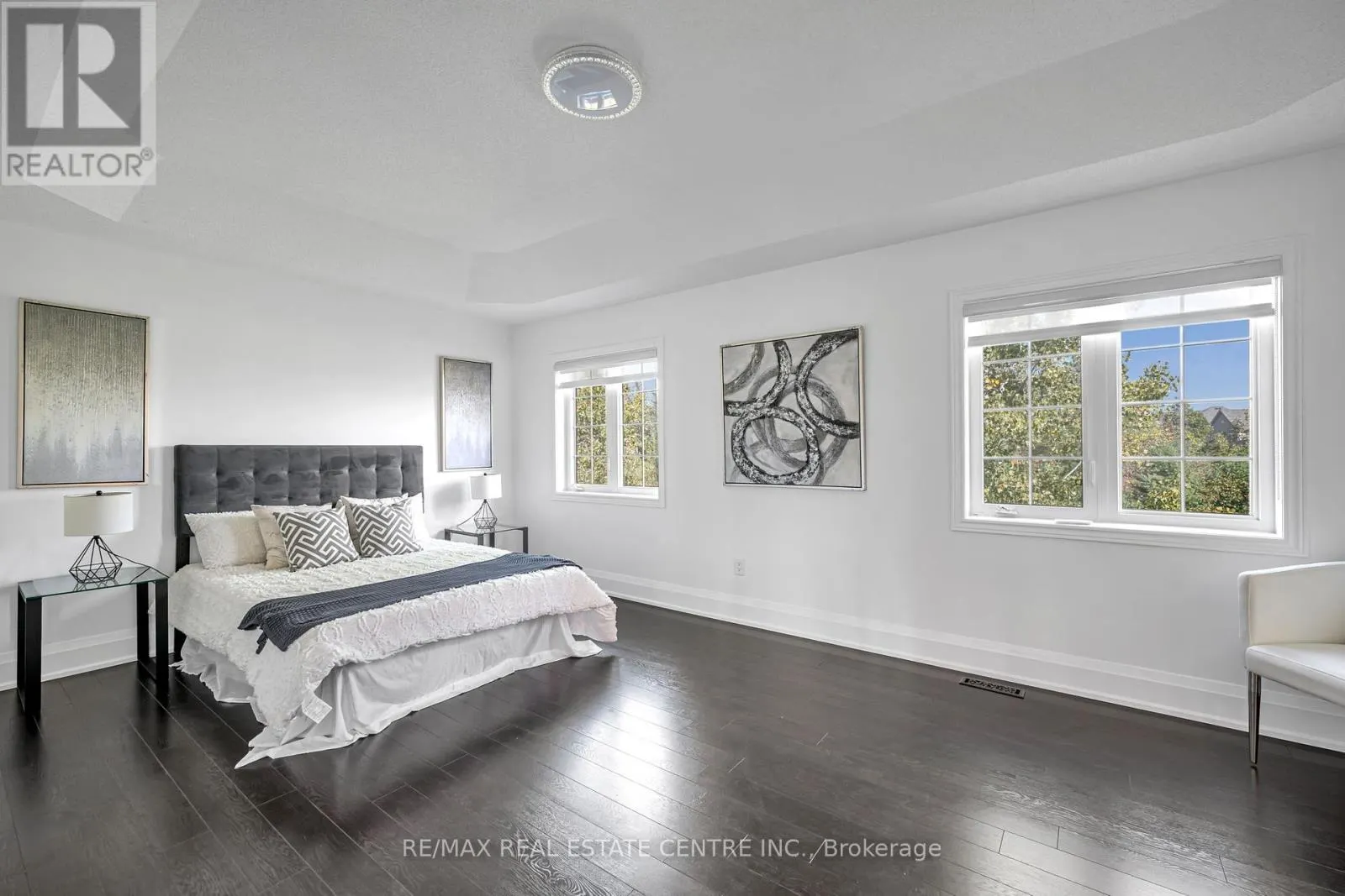 425 BUSSEL CRESCENT