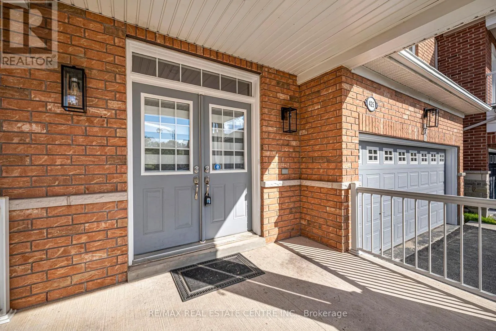425 BUSSEL CRESCENT