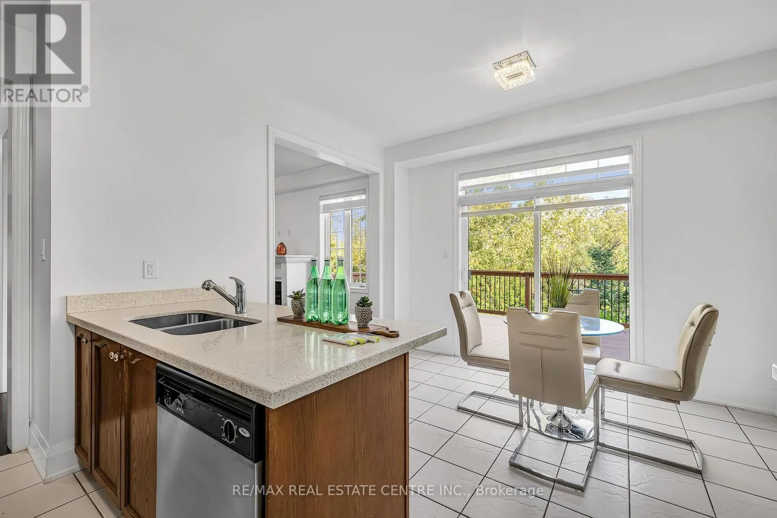 425 BUSSEL CRESCENT