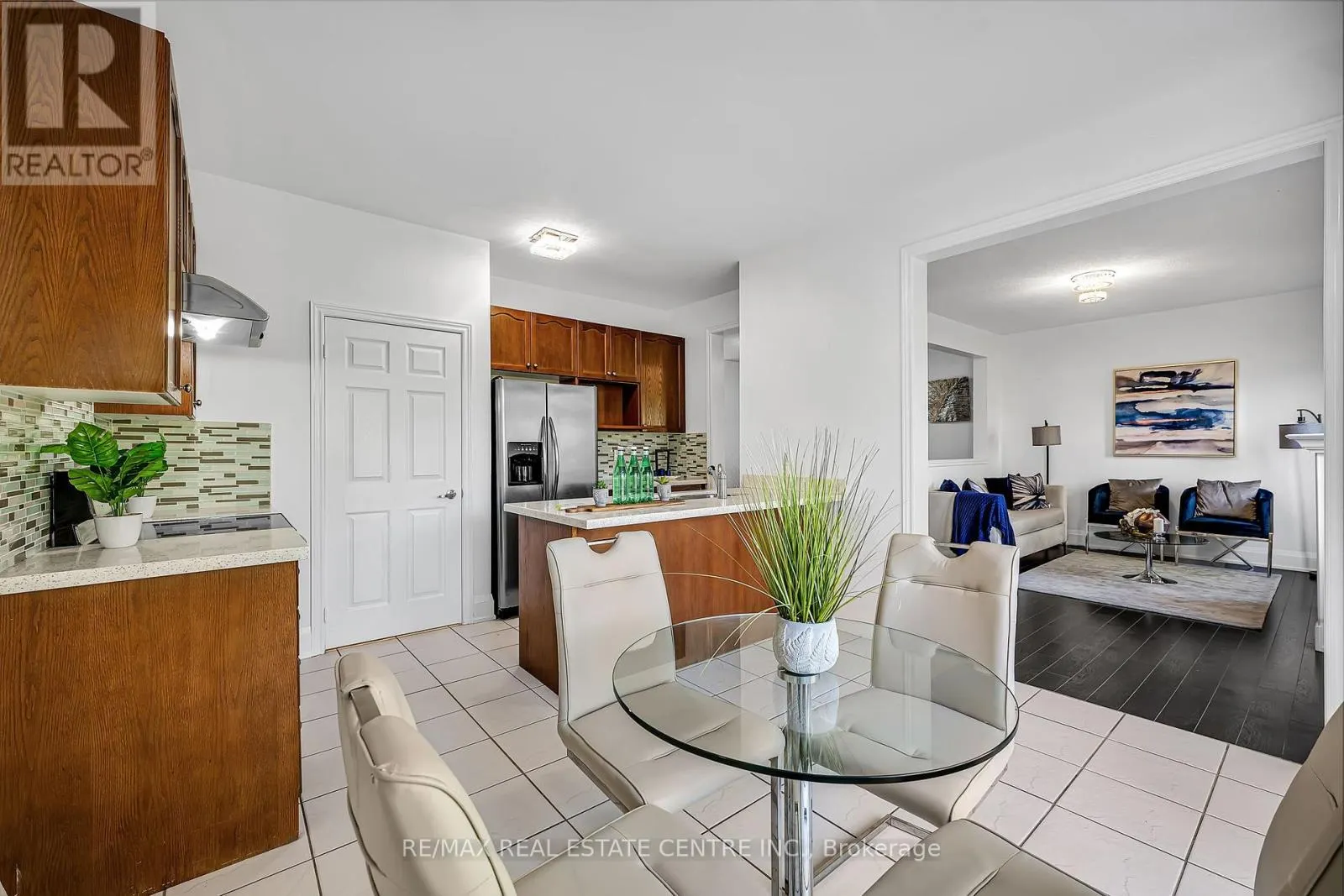 425 BUSSEL CRESCENT