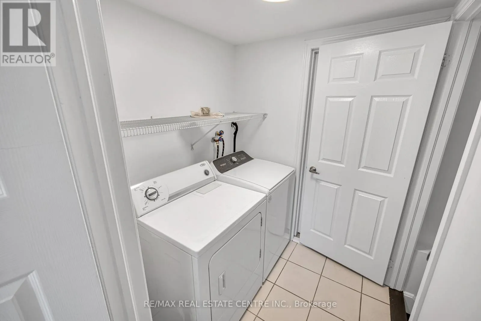 425 BUSSEL CRESCENT