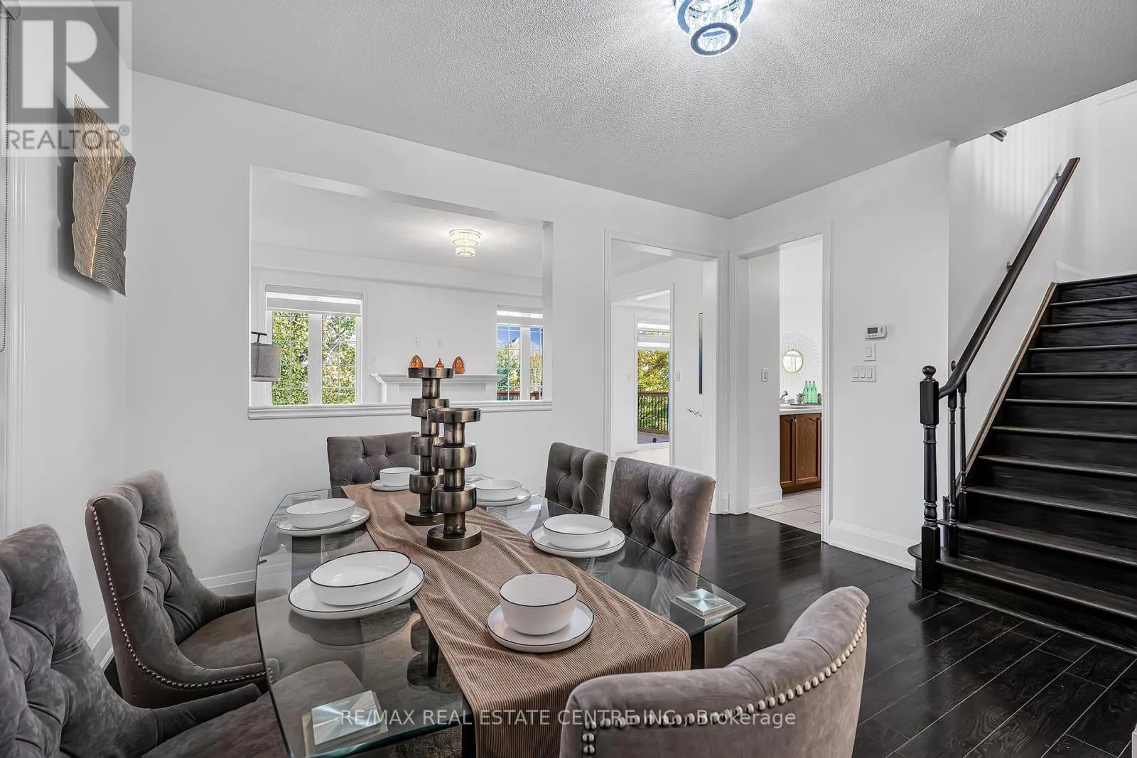 425 BUSSEL CRESCENT