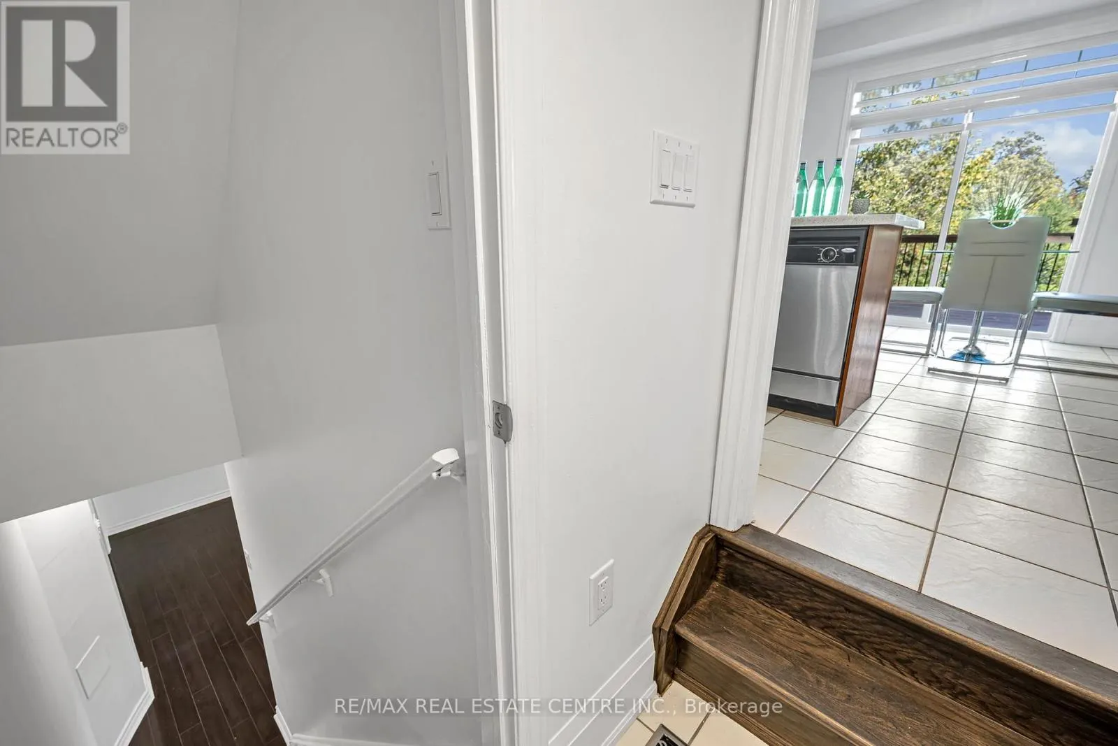 425 BUSSEL CRESCENT