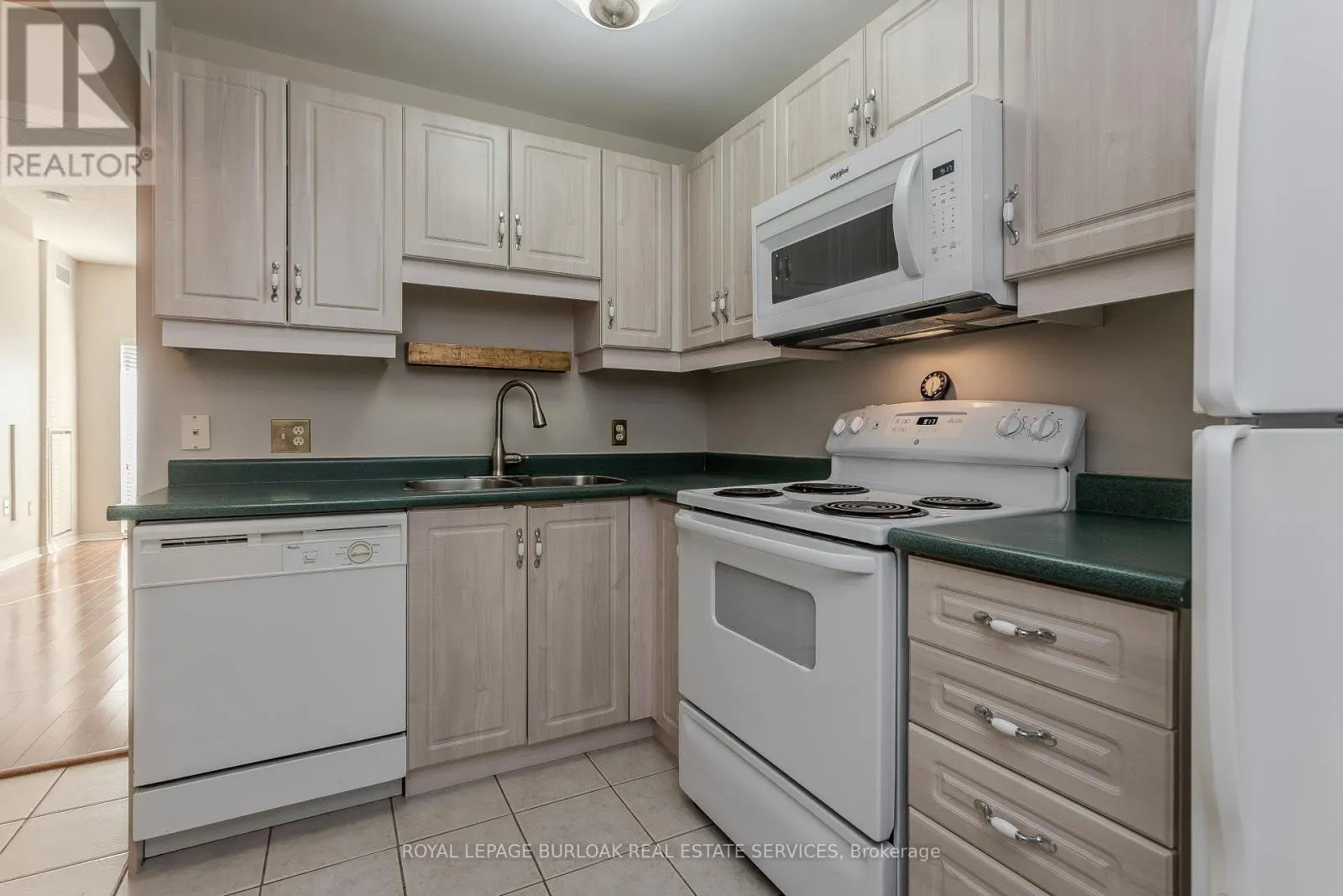 401 - 2075 AMHERST HEIGHTS DRIVE