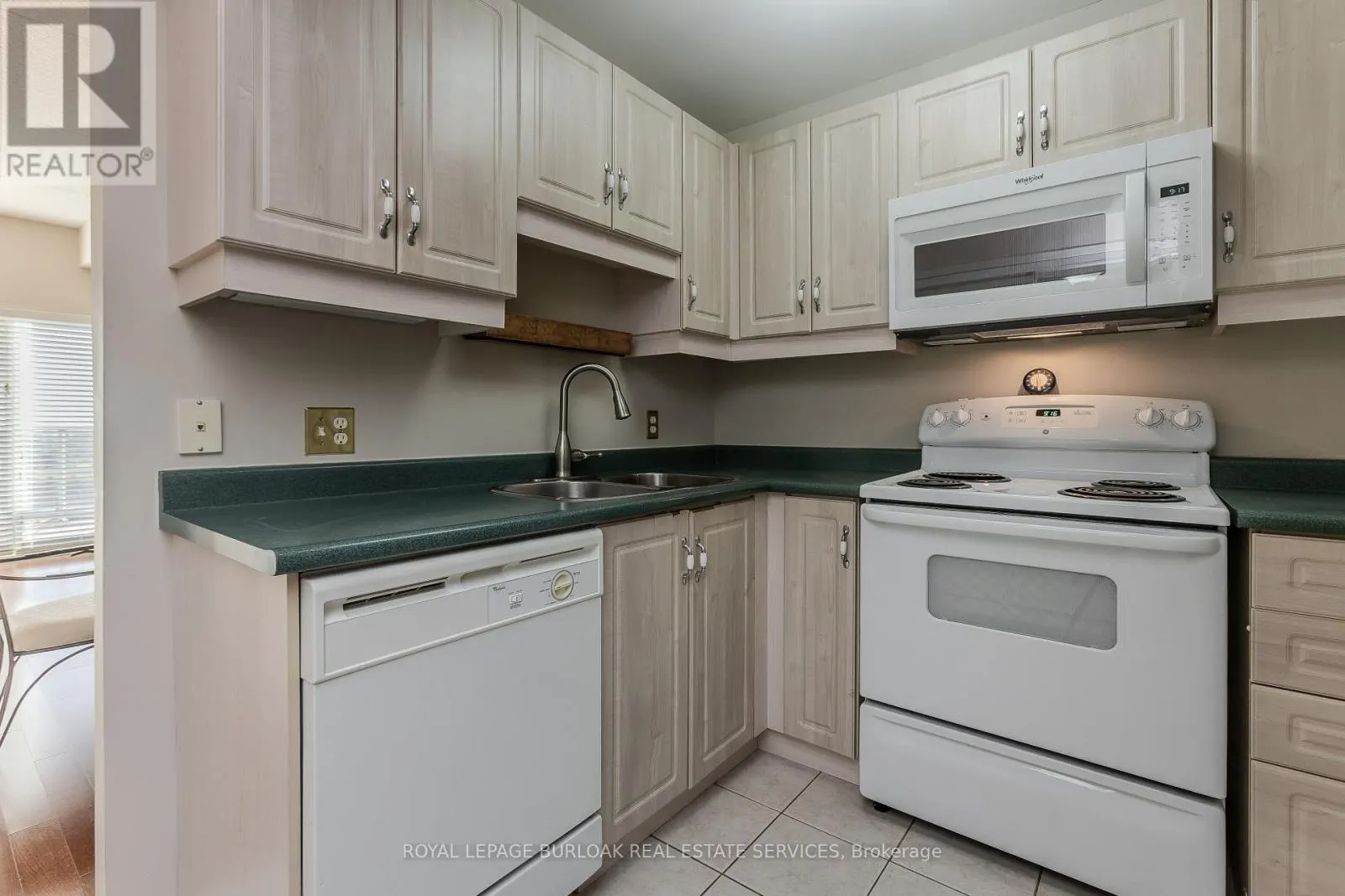 401 - 2075 AMHERST HEIGHTS DRIVE