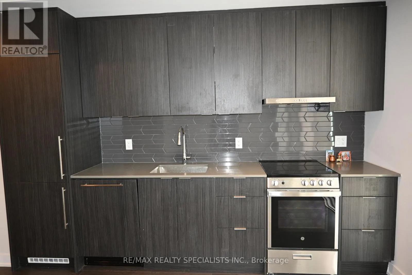 3504 - 430 SQUARE ONE DRIVE