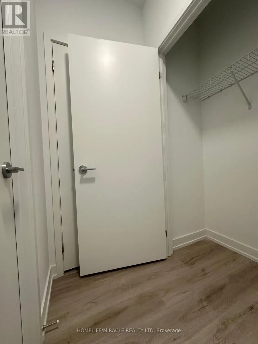 0213 - 395 SQUARE ONE DRIVE