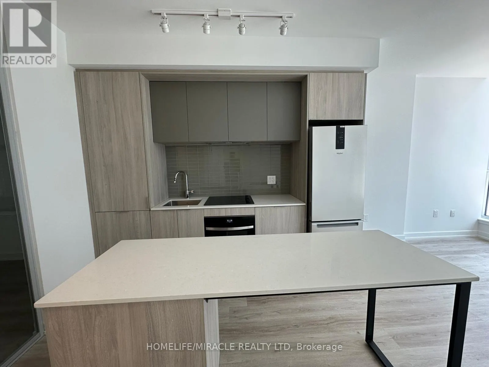 0213 - 395 SQUARE ONE DRIVE