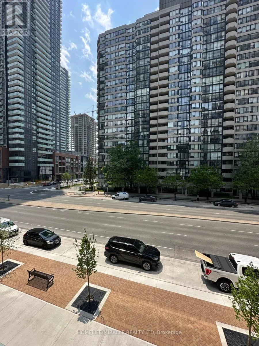0213 - 395 SQUARE ONE DRIVE