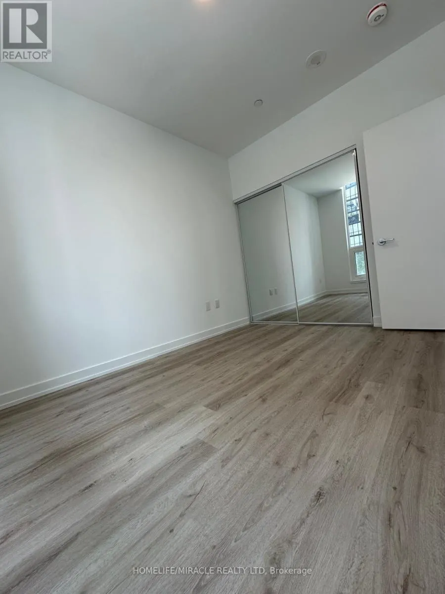0213 - 395 SQUARE ONE DRIVE