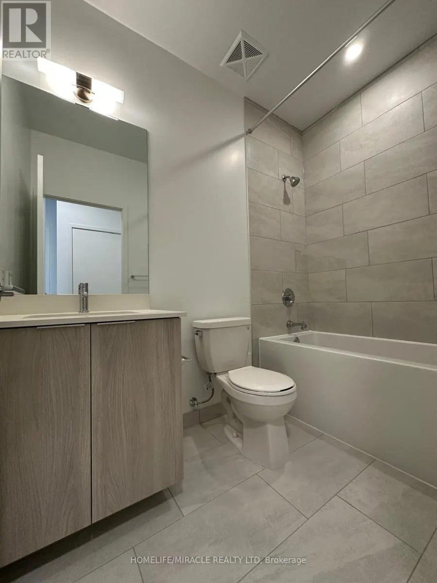 0213 - 395 SQUARE ONE DRIVE