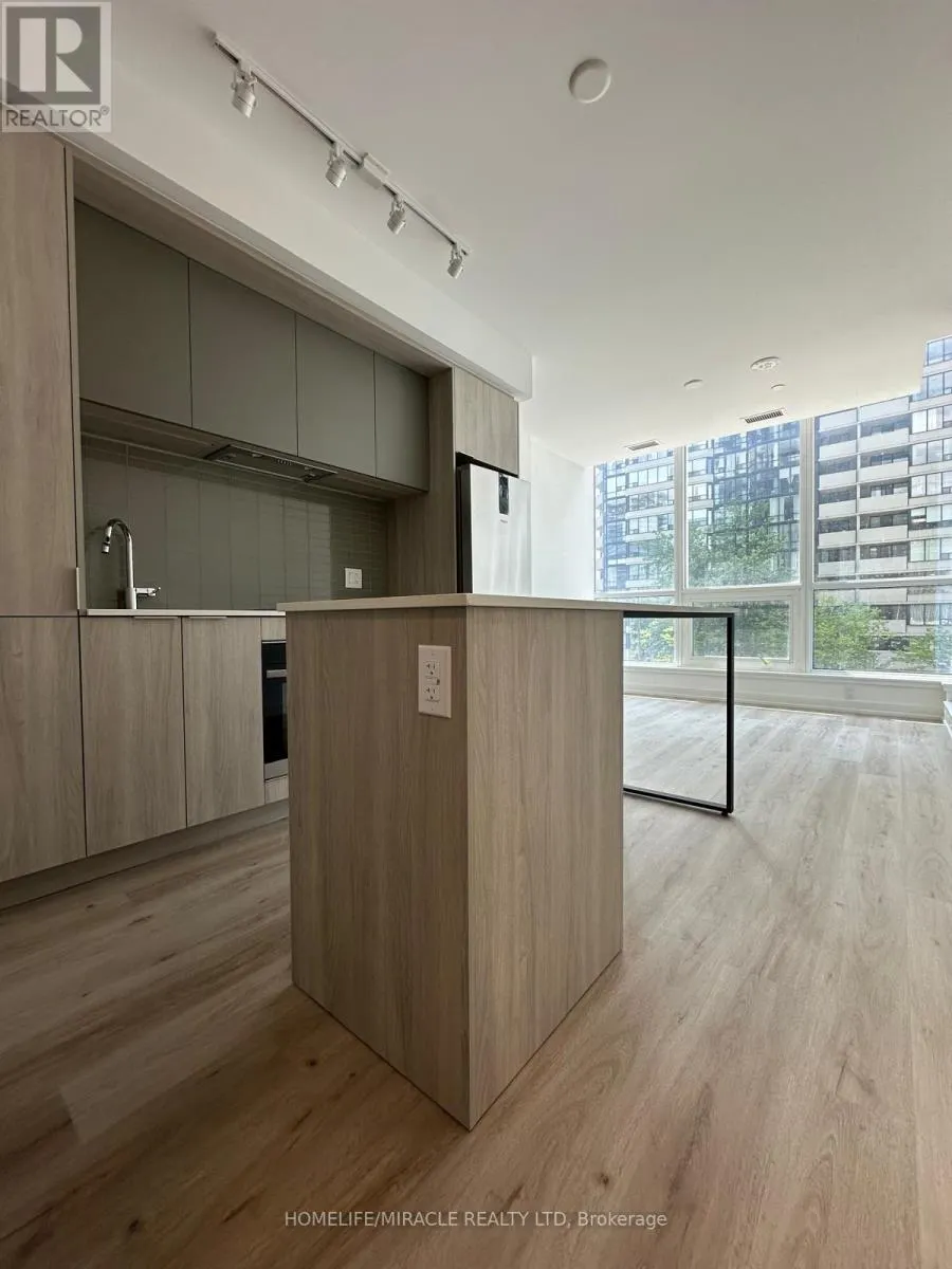 0213 - 395 SQUARE ONE DRIVE