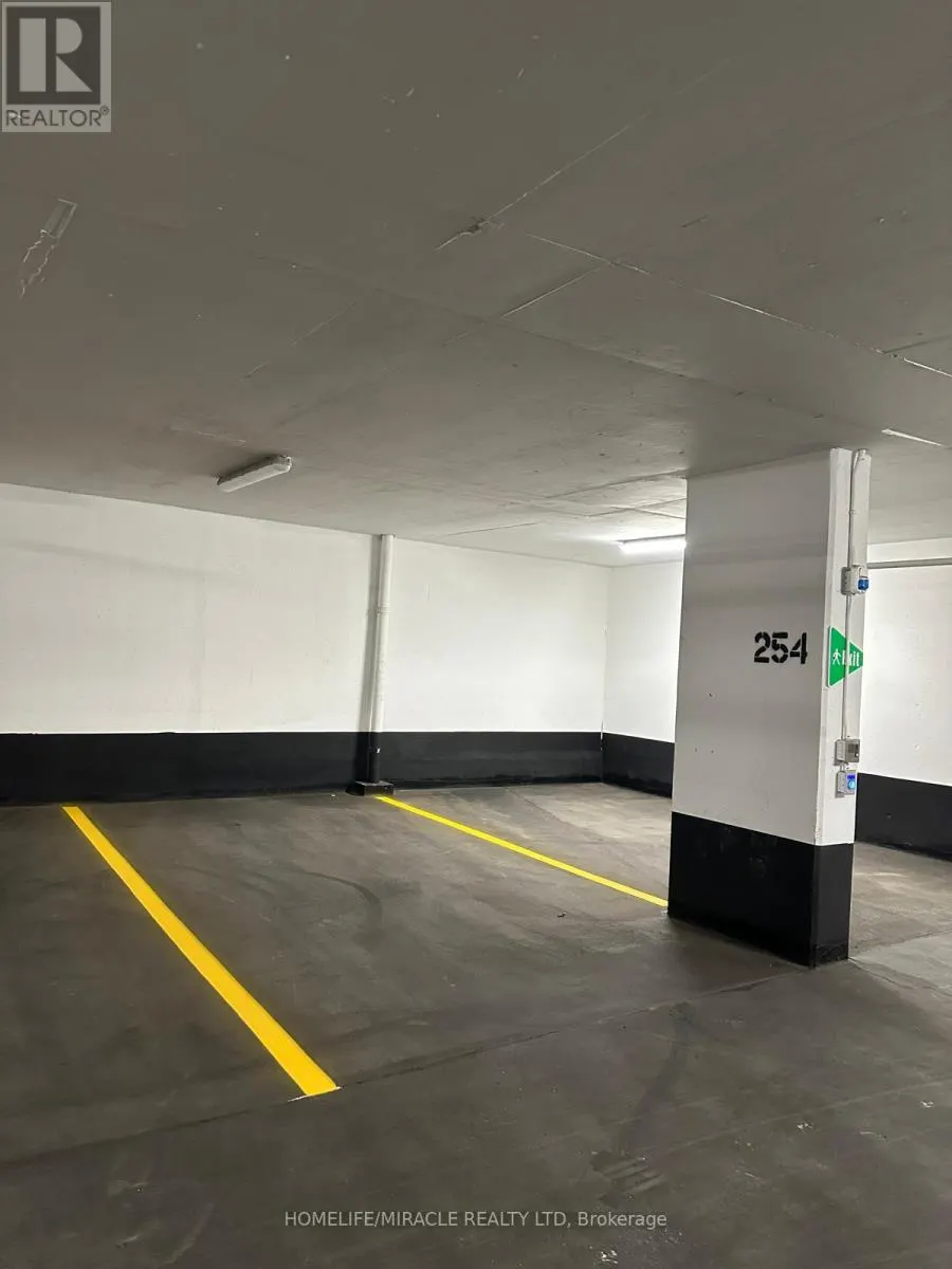 0213 - 395 SQUARE ONE DRIVE