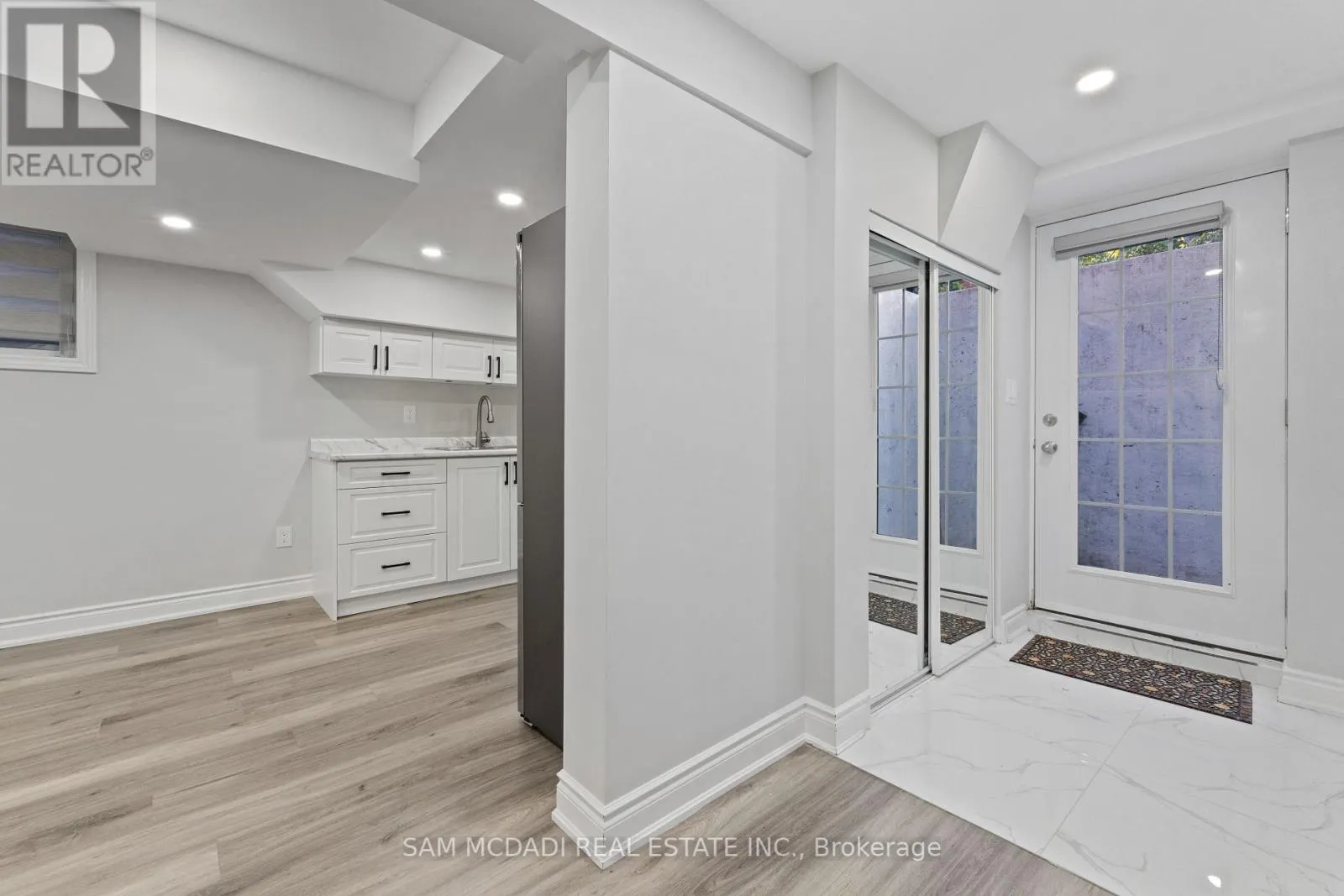 6906 HICKLING CRESCENT