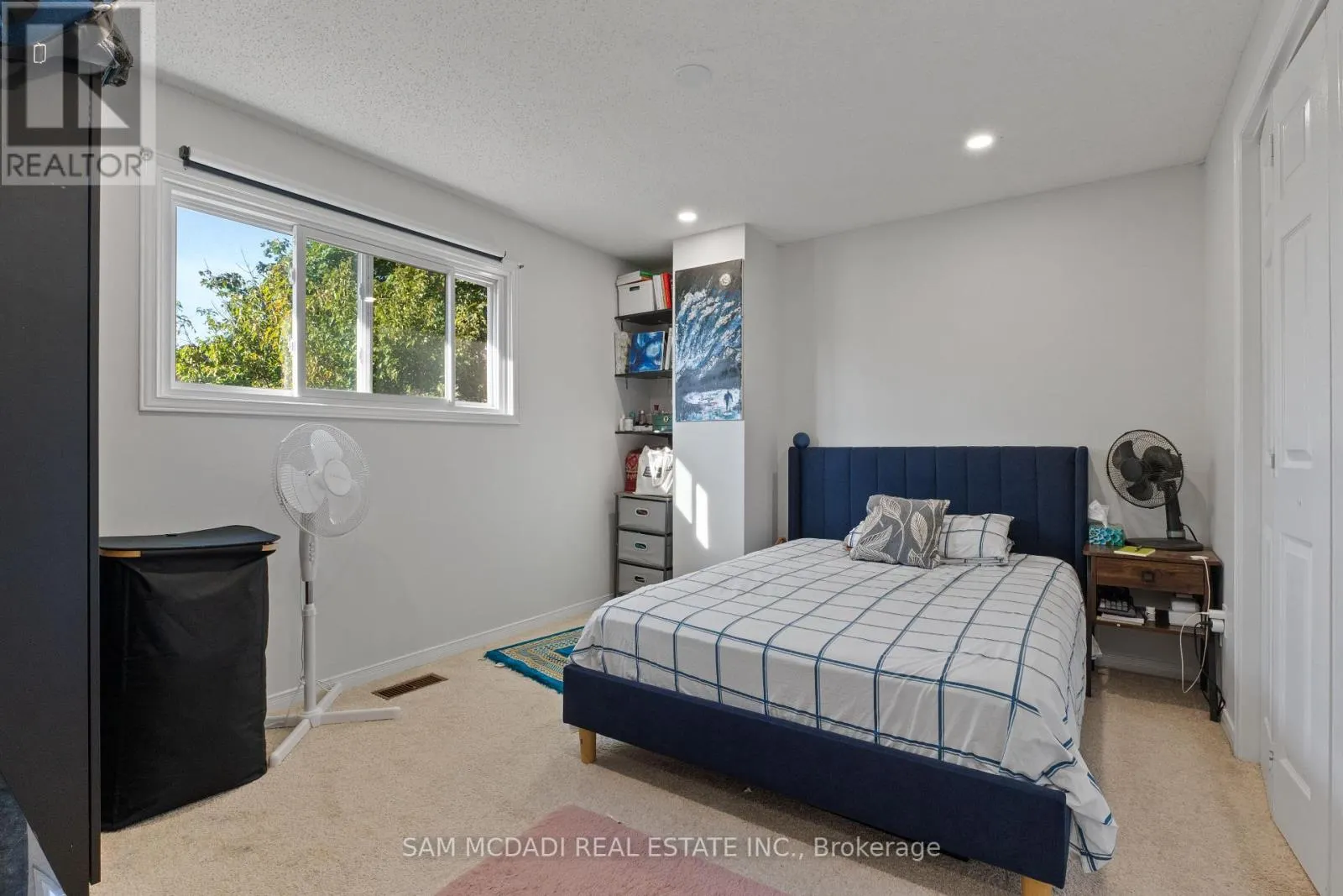 6906 HICKLING CRESCENT