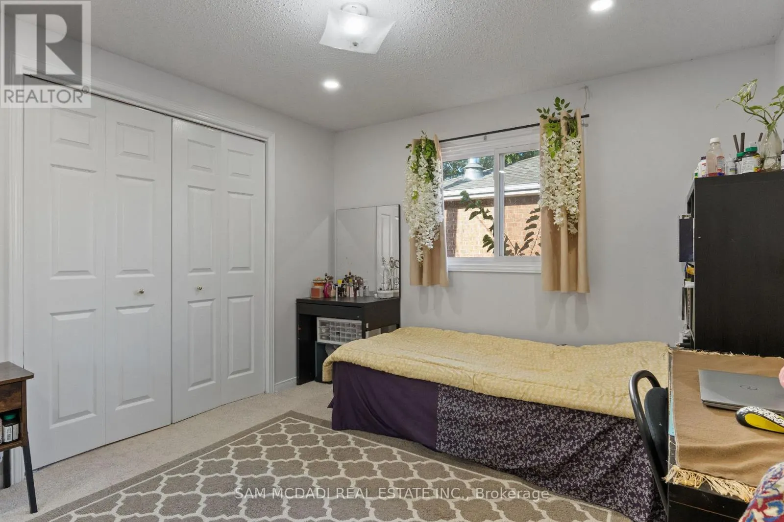 6906 HICKLING CRESCENT