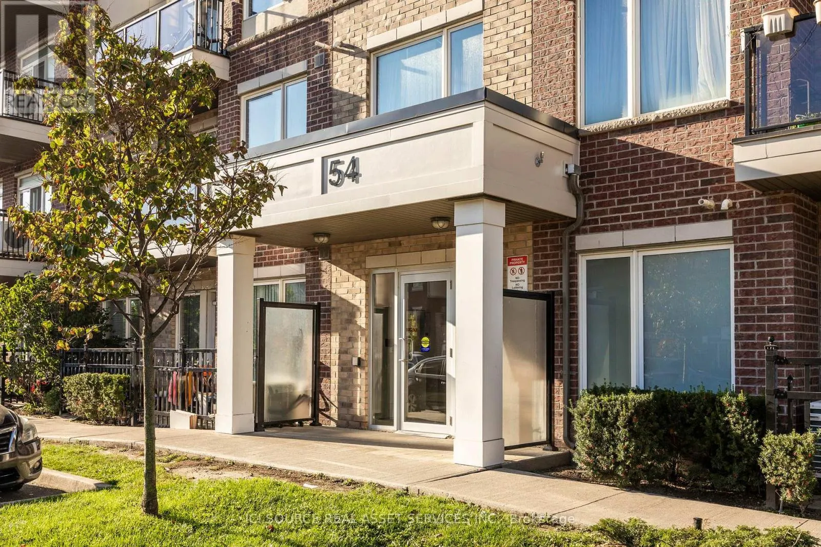 110 - 54 SKY HARBOUR DRIVE