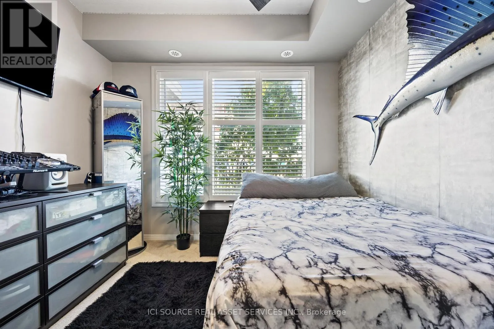 110 - 54 SKY HARBOUR DRIVE