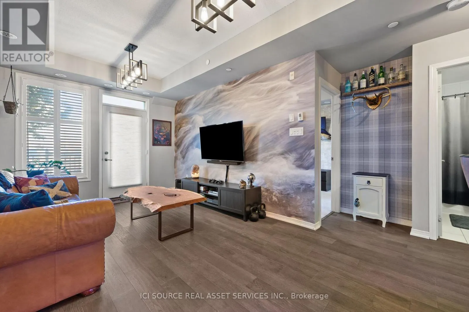 110 - 54 SKY HARBOUR DRIVE