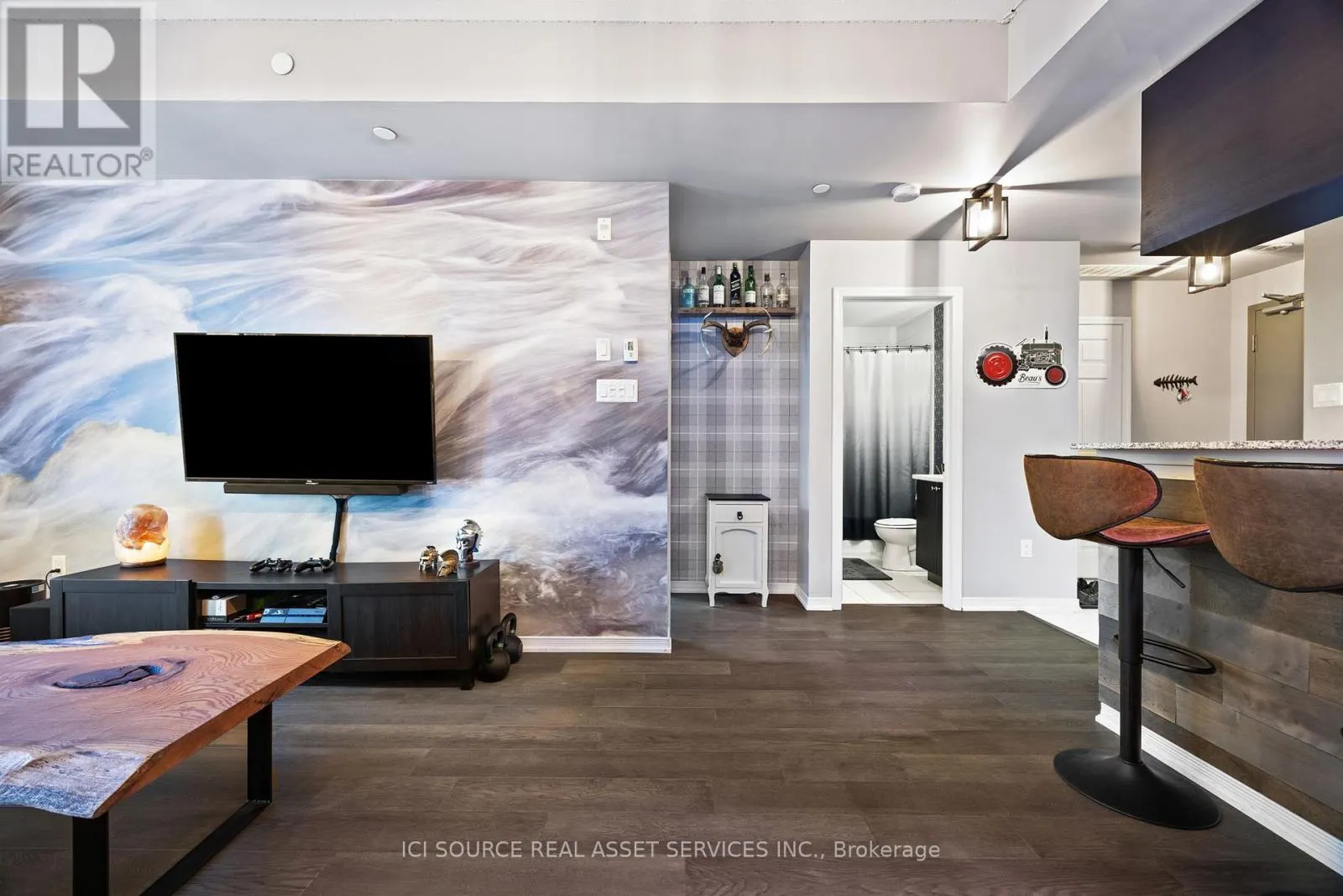 110 - 54 SKY HARBOUR DRIVE