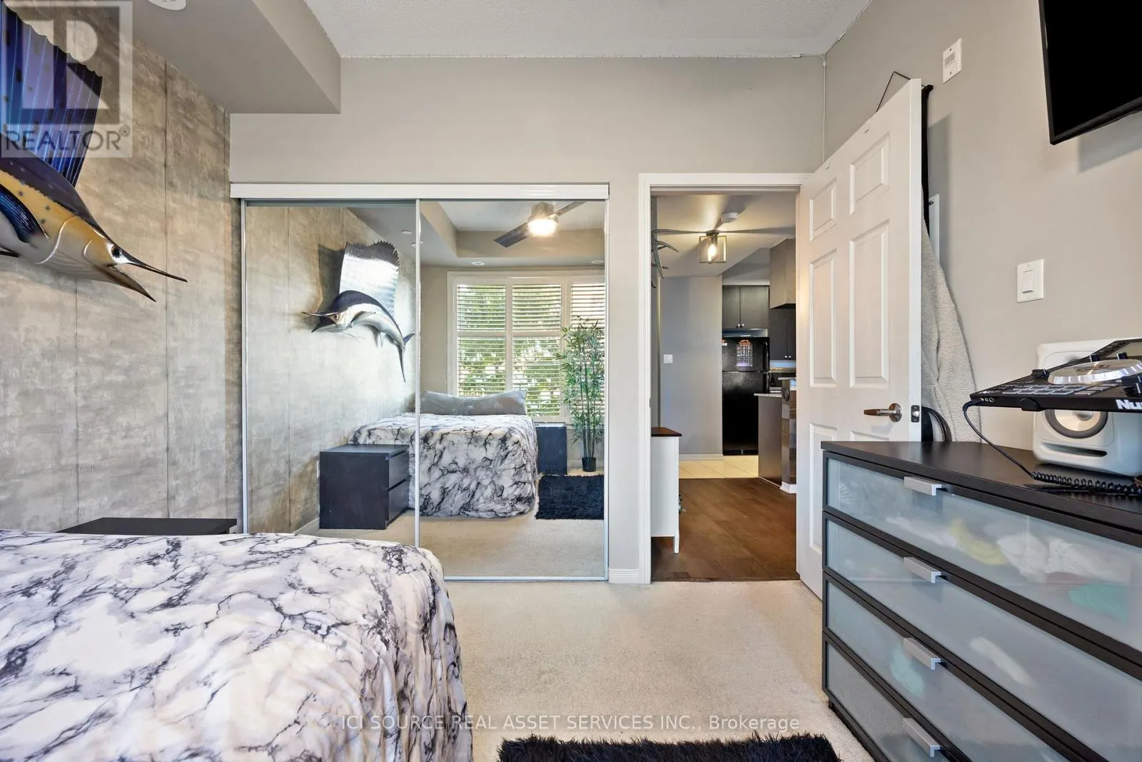110 - 54 SKY HARBOUR DRIVE