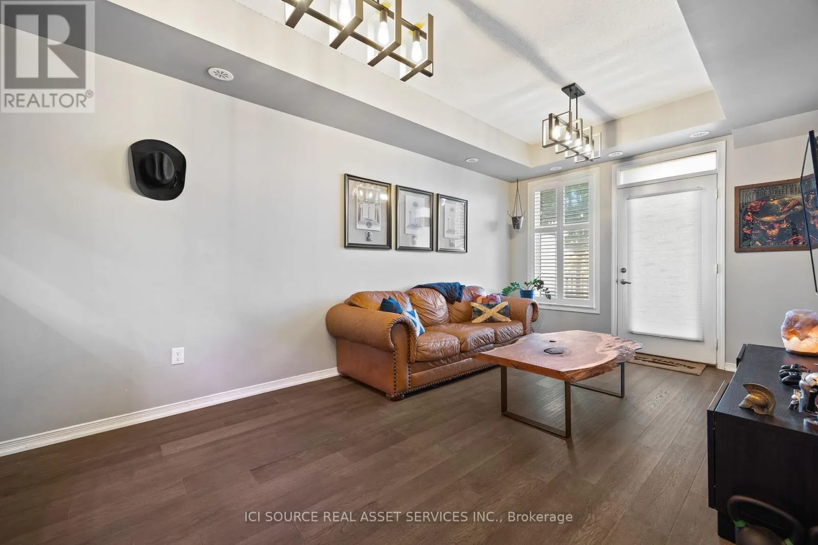110 - 54 SKY HARBOUR DRIVE