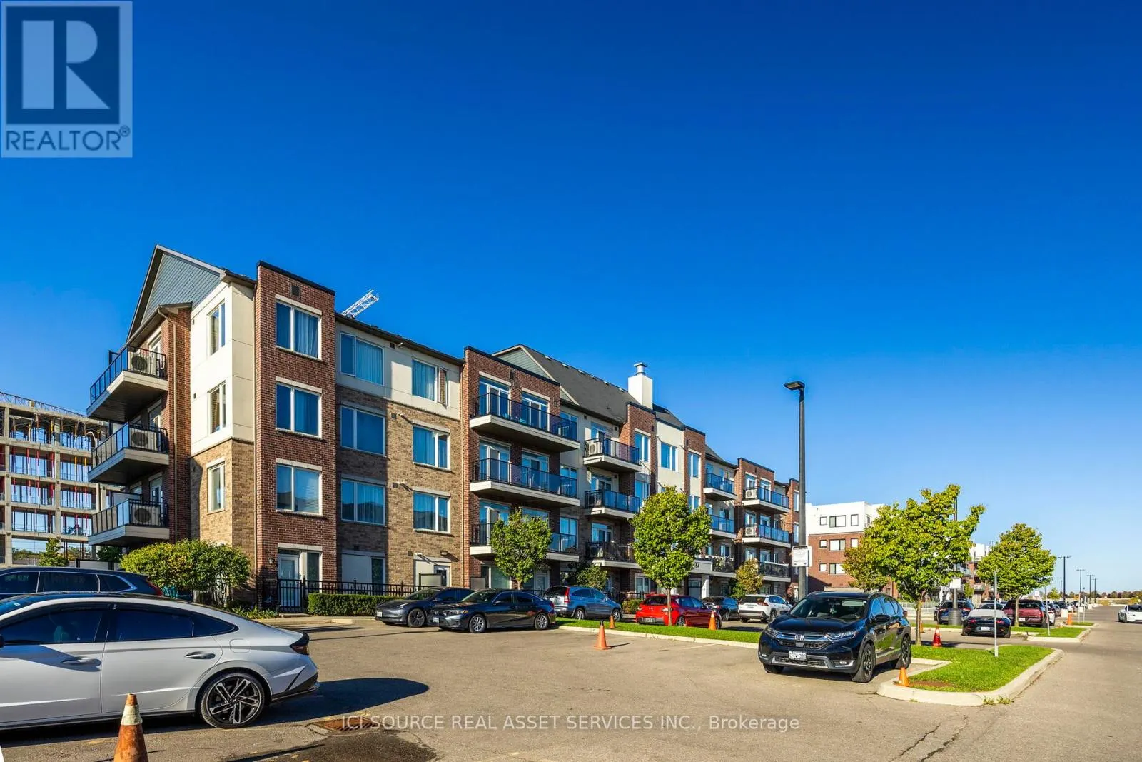110 - 54 SKY HARBOUR DRIVE