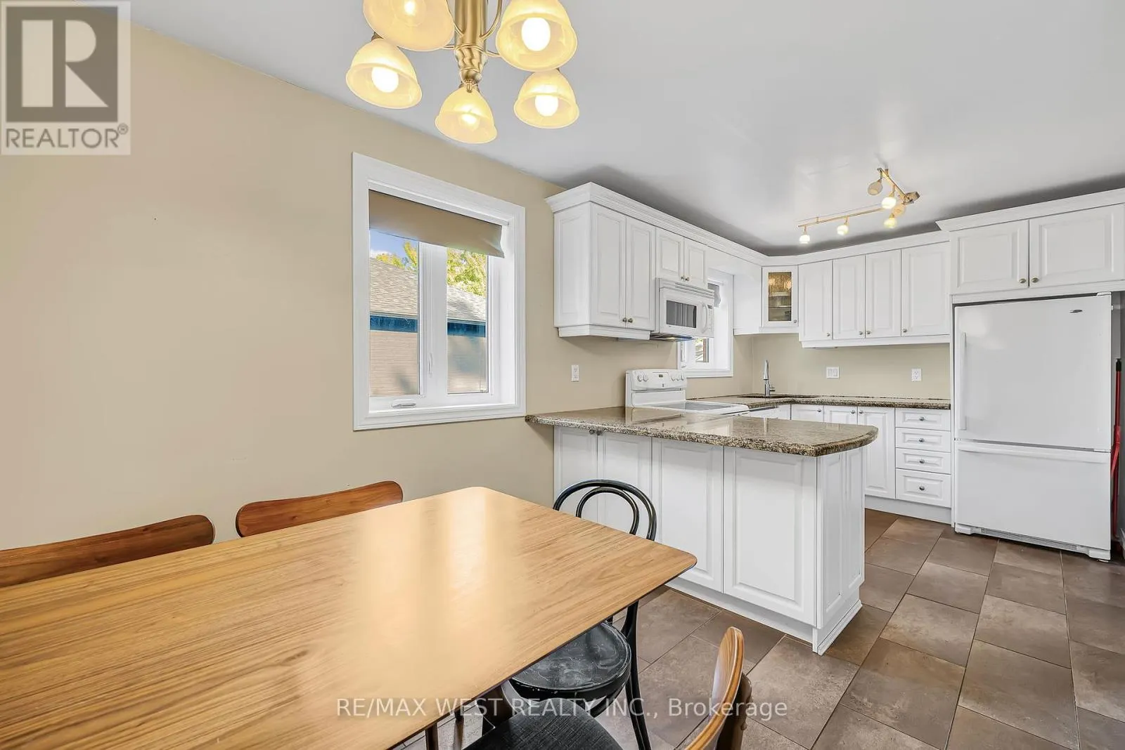577 DRYMEN CRESCENT