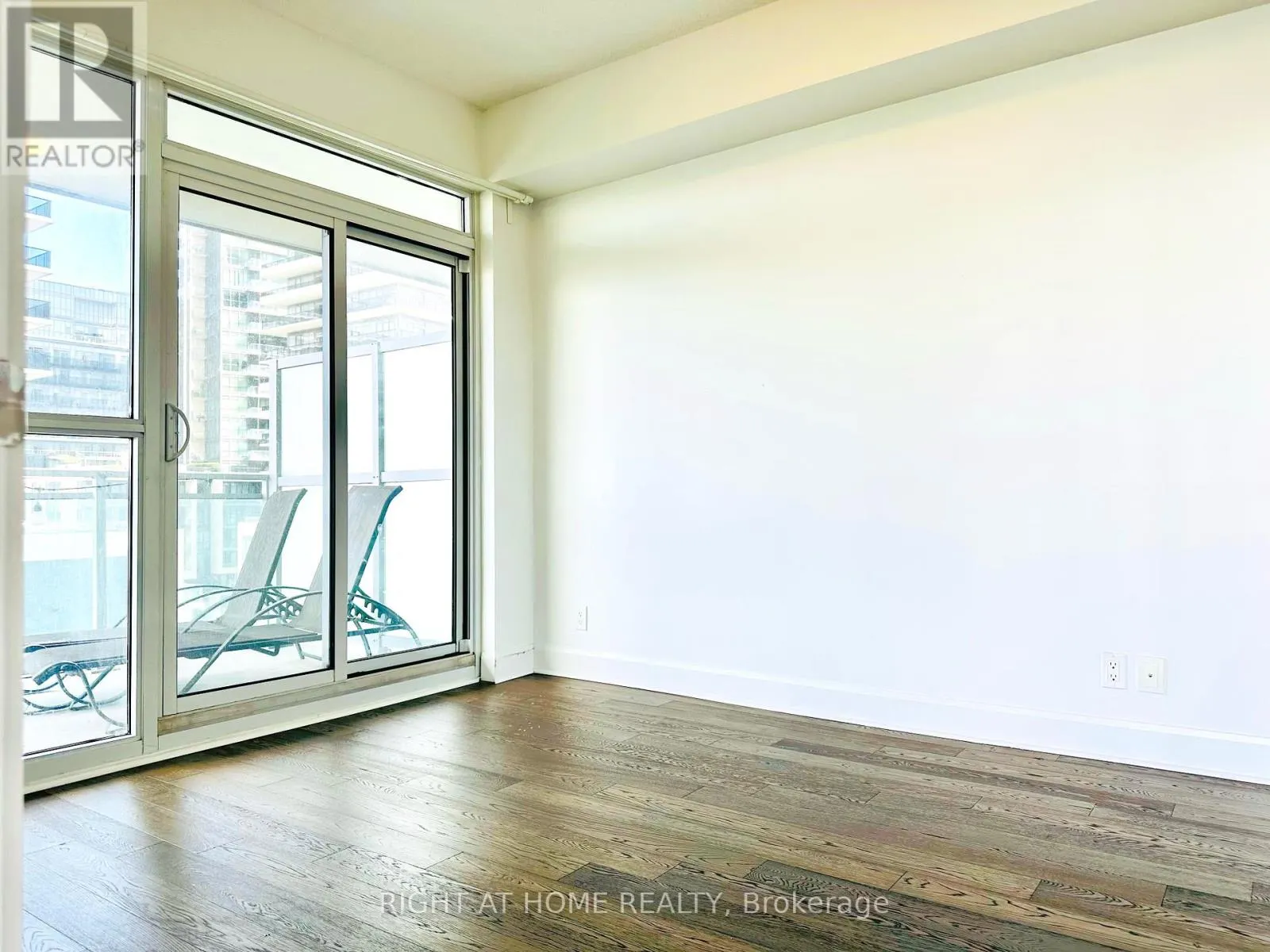 504 - 33 SHORE BREEZE DRIVE